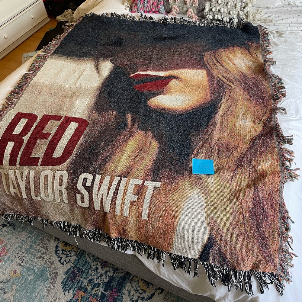 Taylor Swift Red blanket